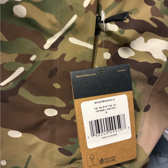 The North Face Supreme Camo Jacket - Picture 10 of 12